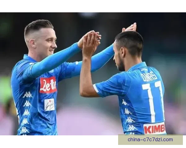 佛罗伦萨与帕尔马上半场互交白卷